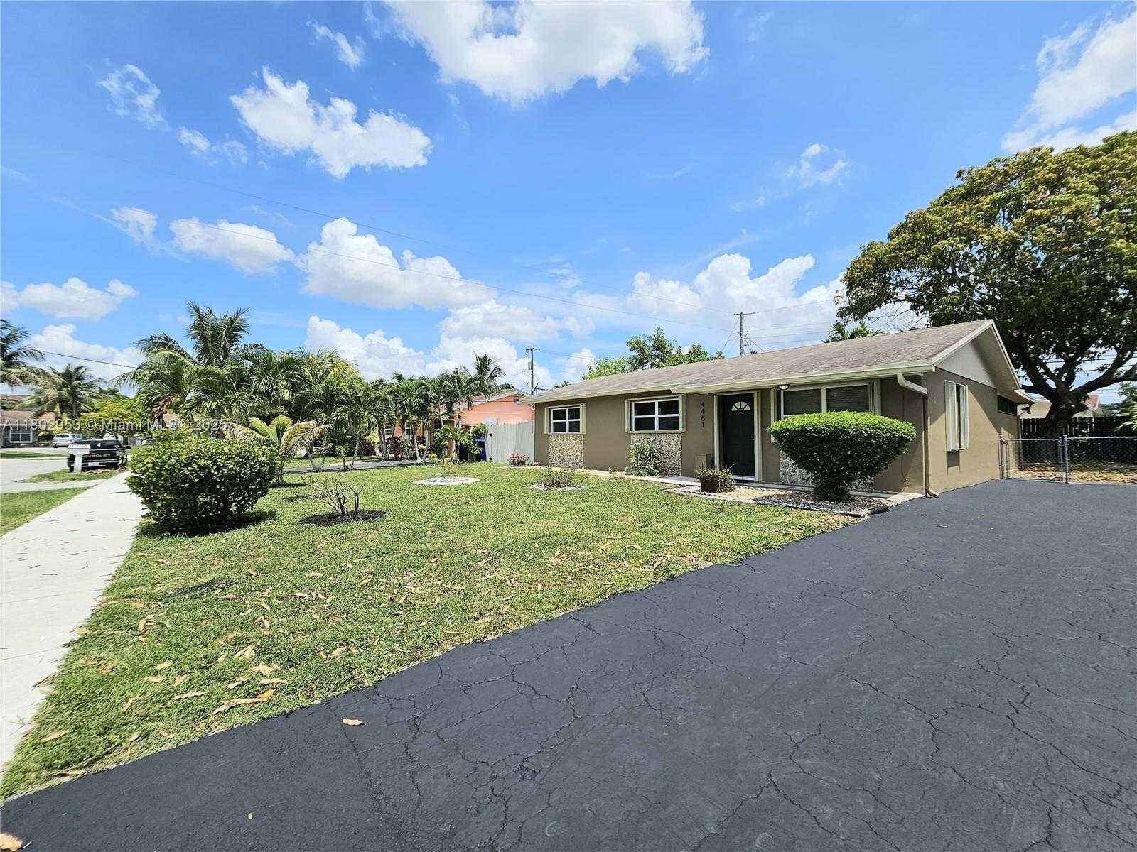 Small Image of 4461 NORTH WEST 61ST ST, North Lauderdale Number 4