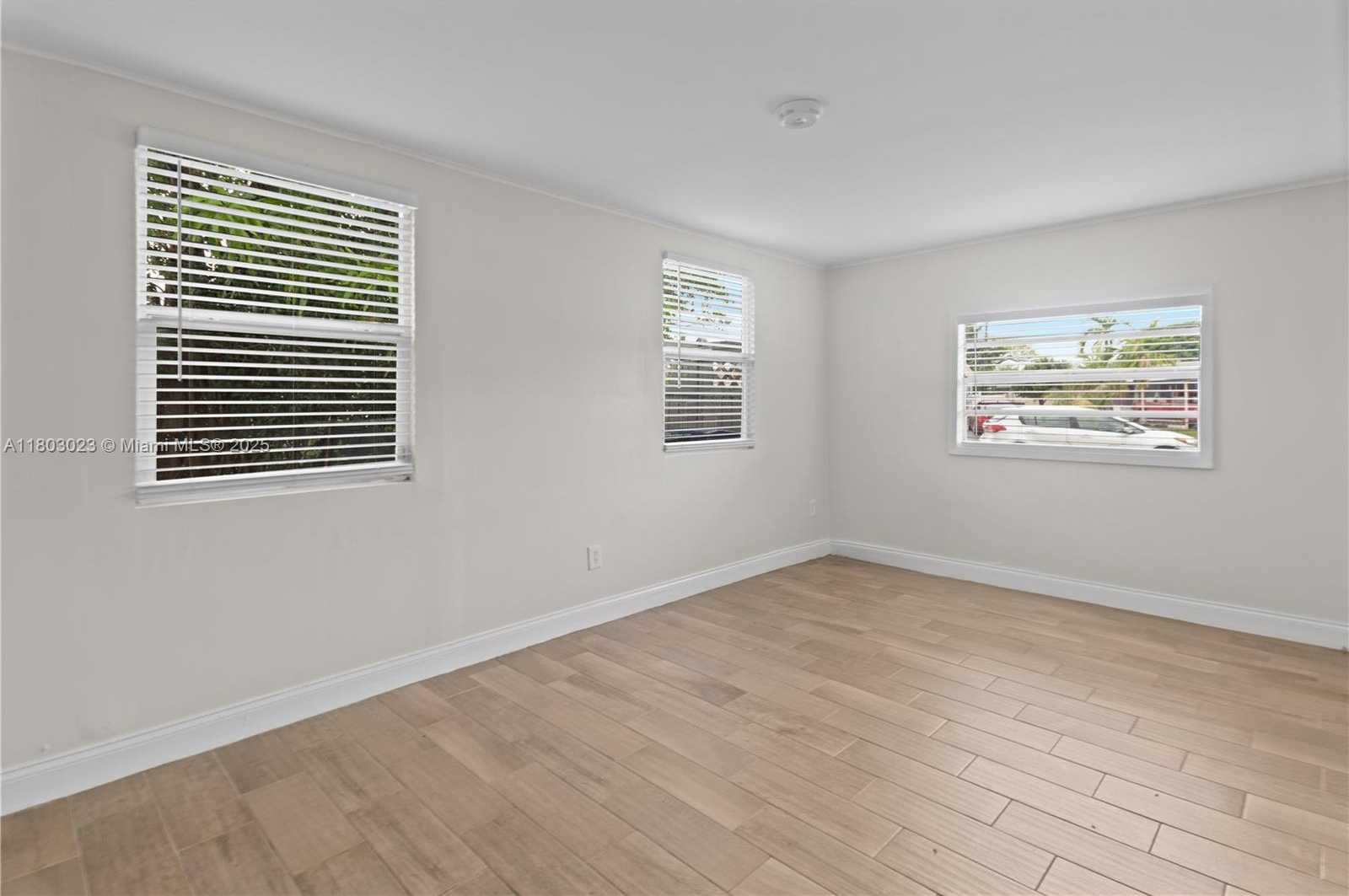Small Image of 421 SOUTH WEST 64TH TER, Margate Number 7