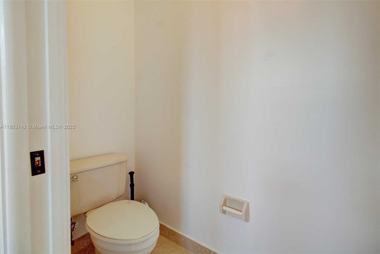 Small Image of 9072 NORTH WEST 145TH ST, Miami Lakes Number 23