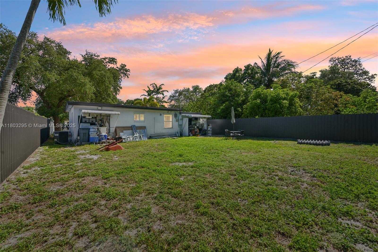 Small Image of 6309 CLEVELAND ST, Hollywood Number 18