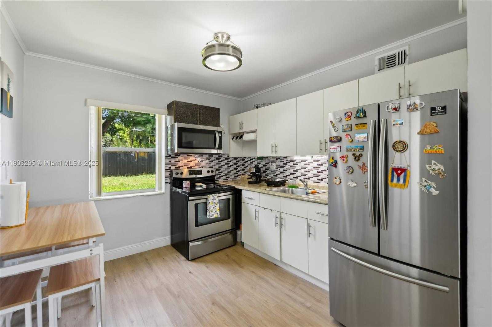 Small Image of 6309 CLEVELAND ST, Hollywood Number 5