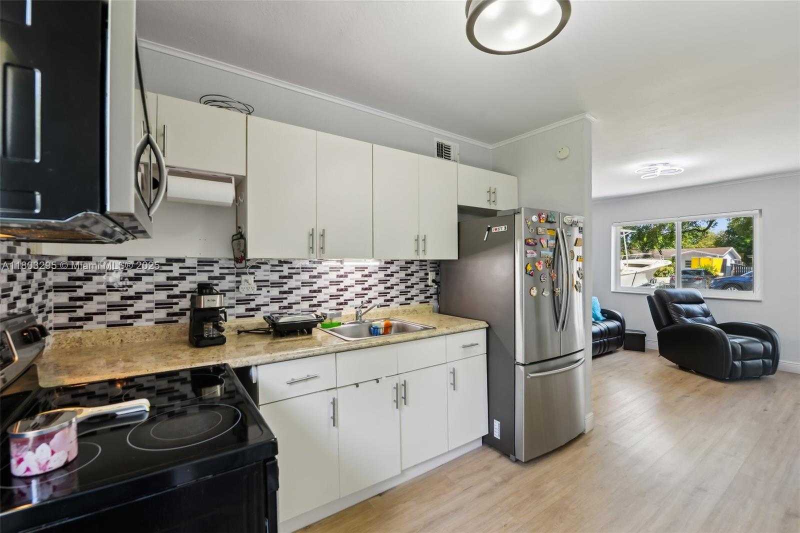 Small Image of 6309 CLEVELAND ST, Hollywood Number 6