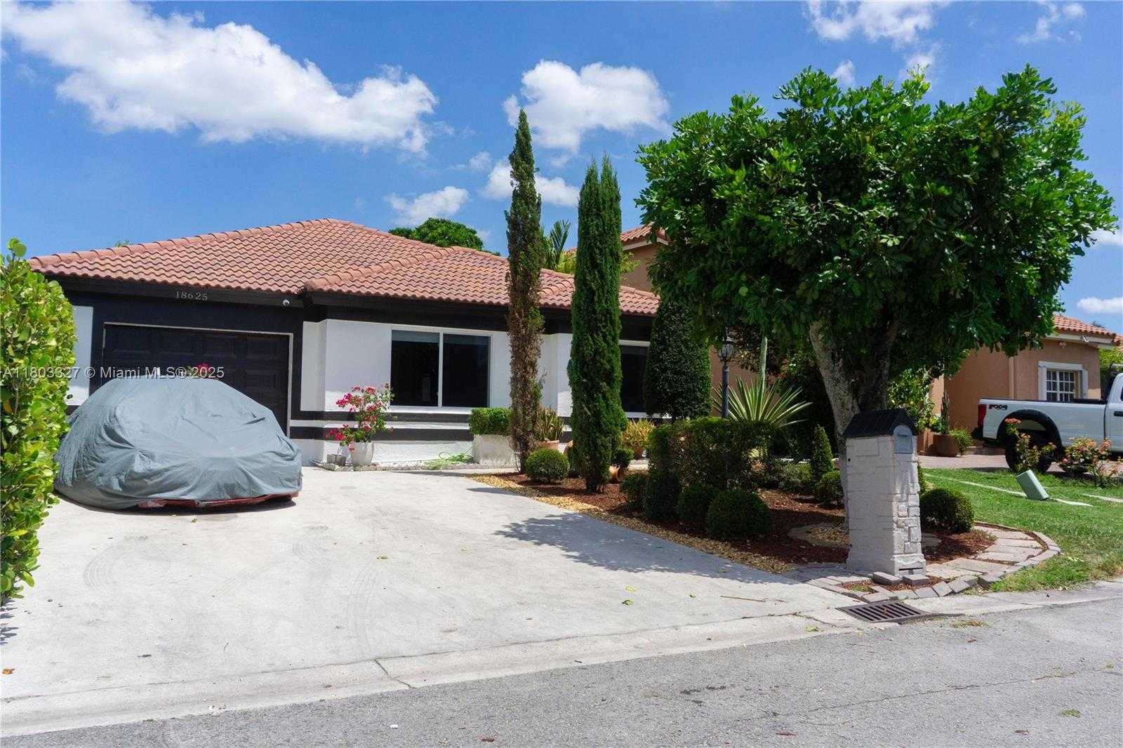 Small Image of 18625 NORTH WEST 53RD AVE, Miami Gardens Number 2