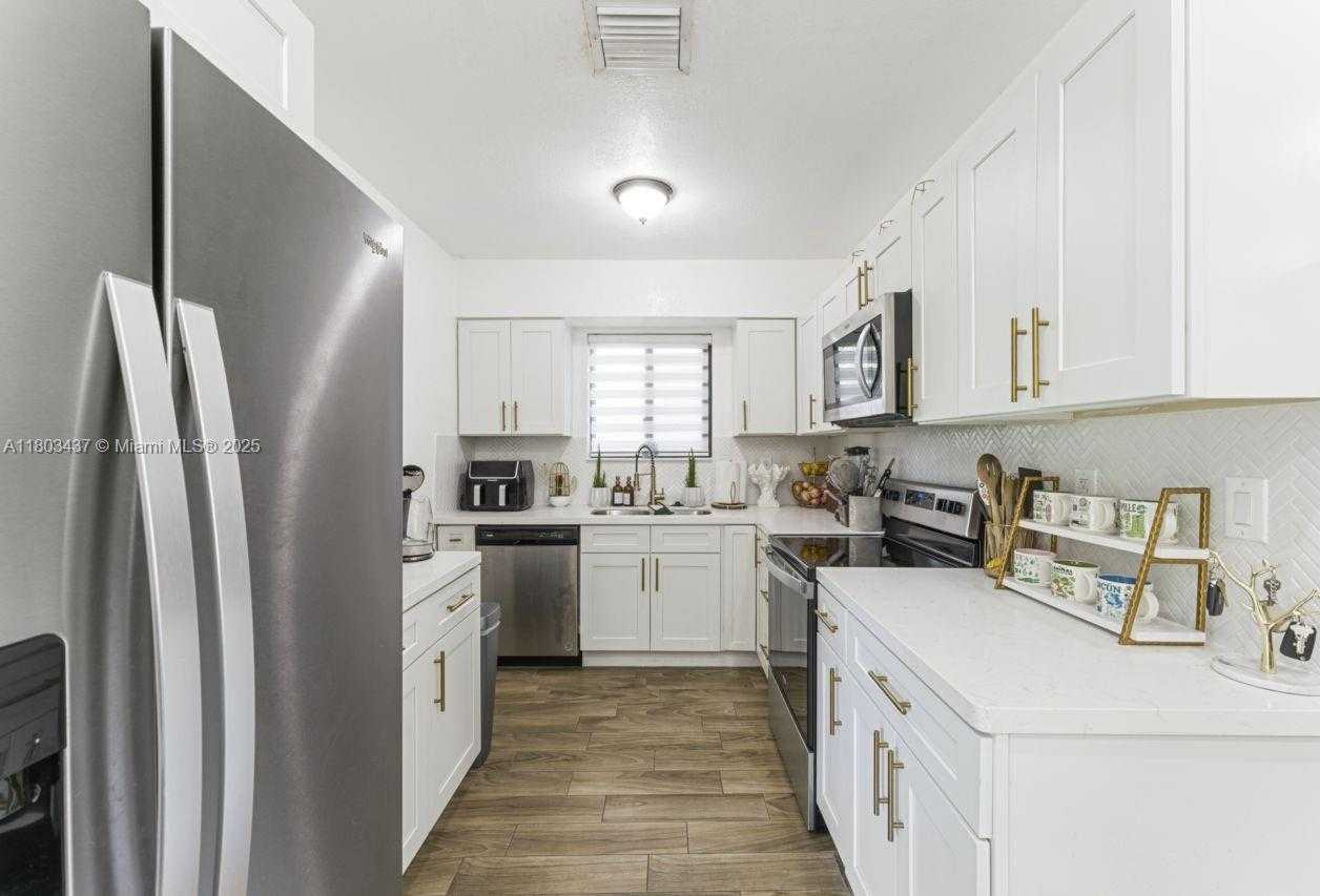 Small Image of 1330 NORTH EAST 155TH ST, North Miami Beach Number 14