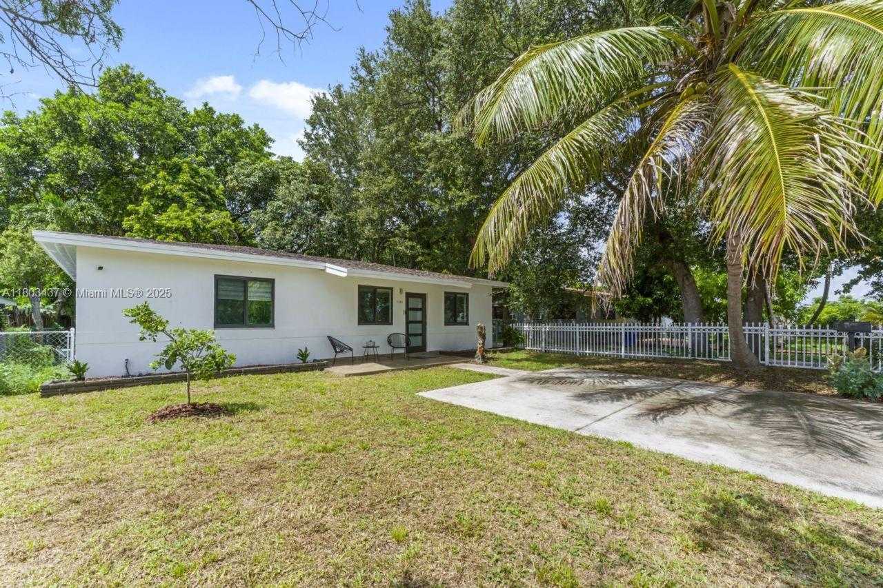 Small Image of 1330 NORTH EAST 155TH ST, North Miami Beach Number 2