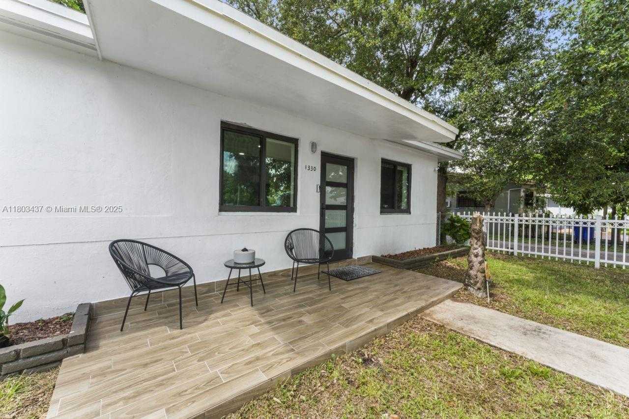 Small Image of 1330 NORTH EAST 155TH ST, North Miami Beach Number 3