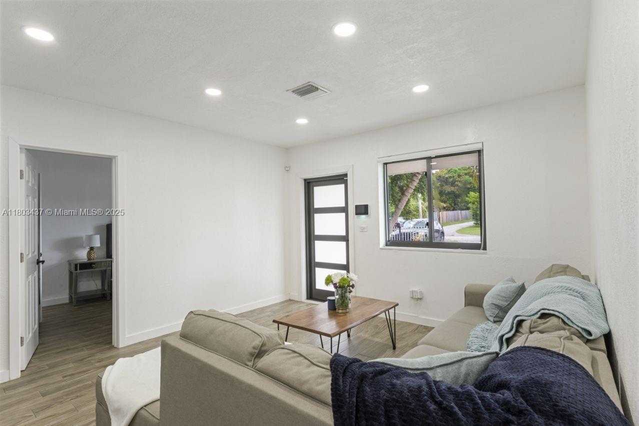 Small Image of 1330 NORTH EAST 155TH ST, North Miami Beach Number 6