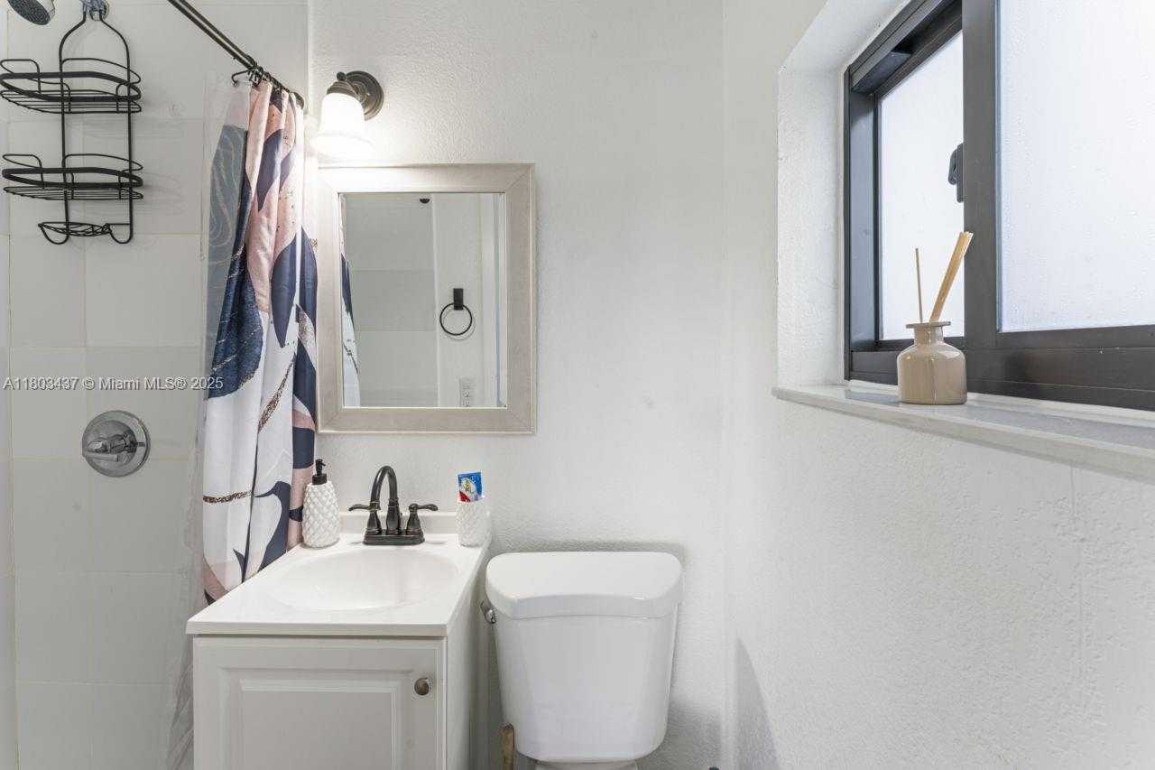 Small Image of 1330 NORTH EAST 155TH ST, North Miami Beach Number 9