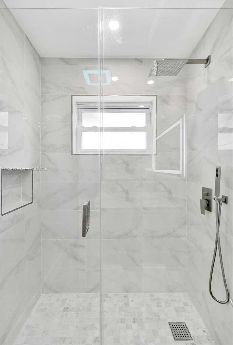 Small Image of 2021 NORTH 53RD AVE, Hollywood Number 22