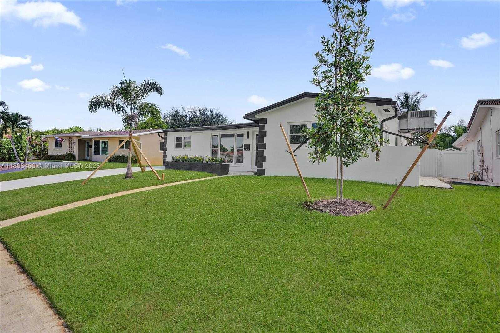 Small Image of 2021 NORTH 53RD AVE, Hollywood Number 25