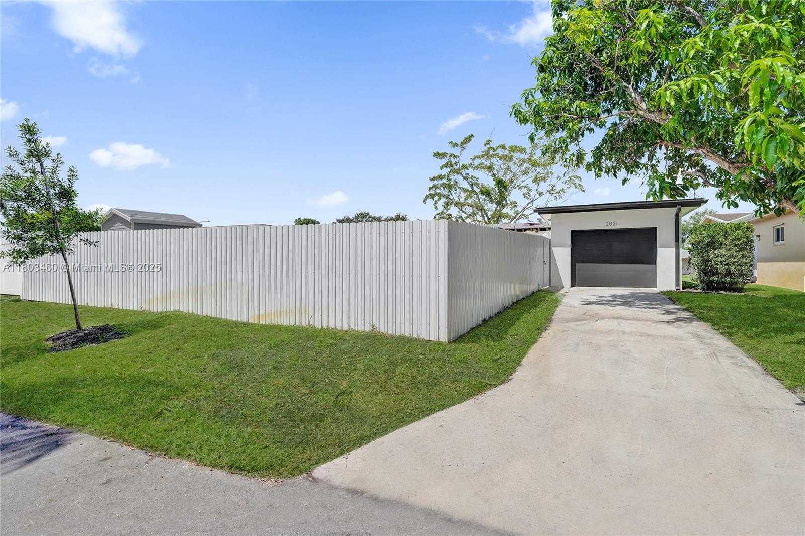Small Image of 2021 NORTH 53RD AVE, Hollywood Number 26