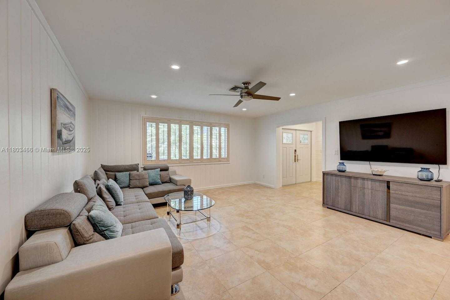Small Image of 932 POLK ST, Hollywood Number 4