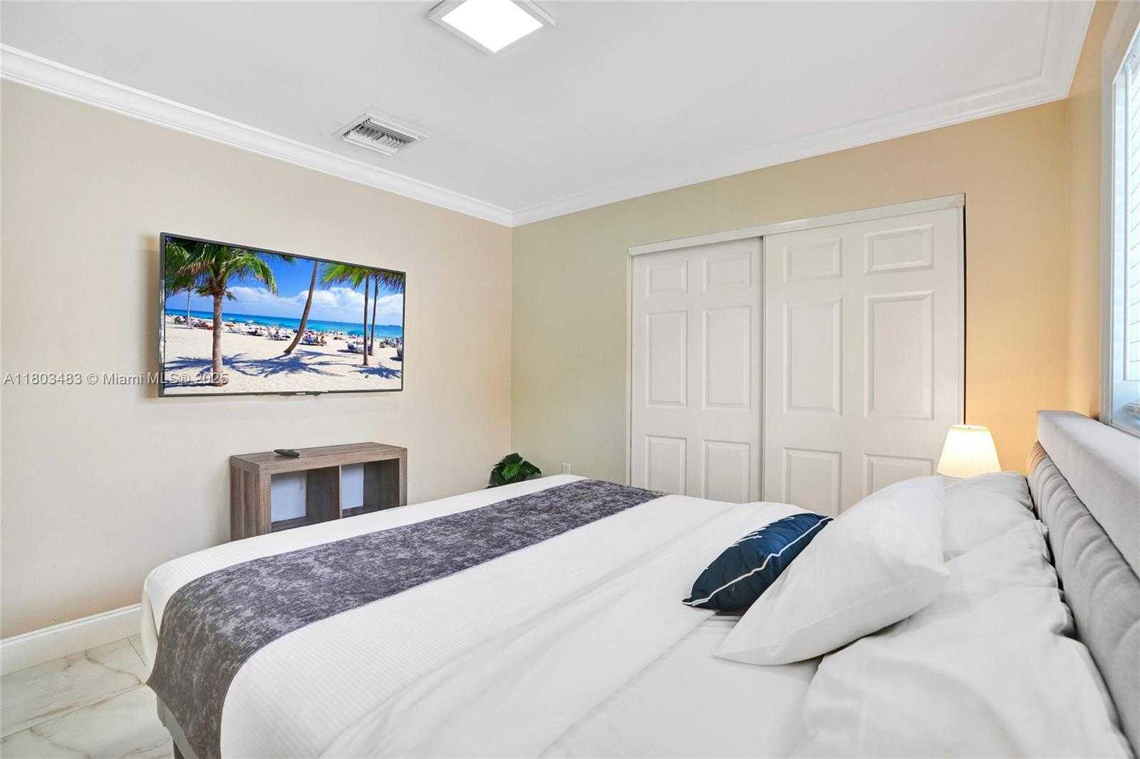 Small Image of 1318 WASHINGTON ST, Hollywood Number 16