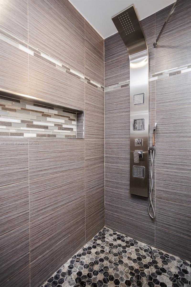Small Image of 1318 WASHINGTON ST, Hollywood Number 25