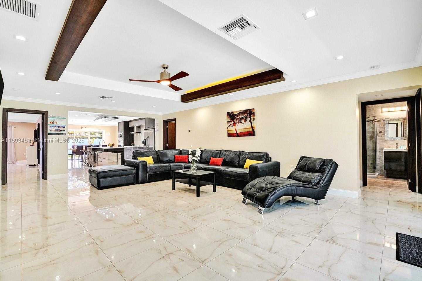 Small Image of 1318 WASHINGTON ST, Hollywood Number 3