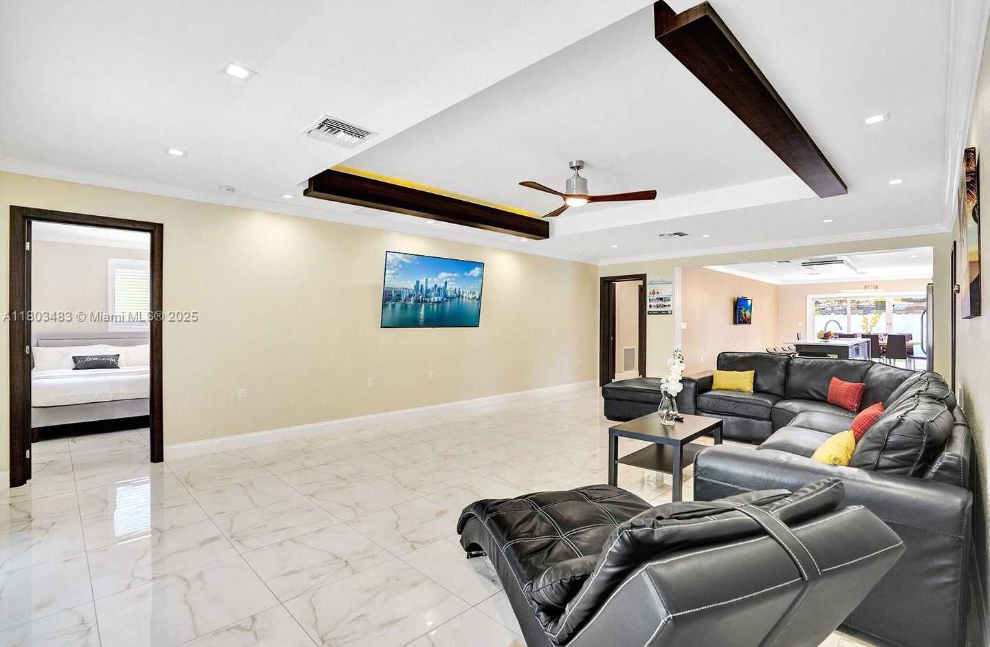 Small Image of 1318 WASHINGTON ST, Hollywood Number 5