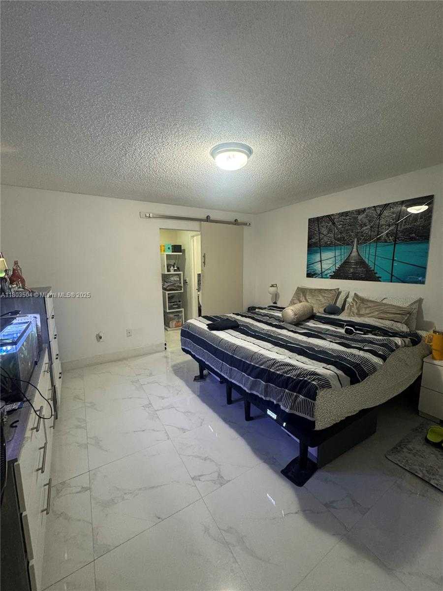 Small Image of 19321 NORTH WEST 83RD AVE, Hialeah Number 13