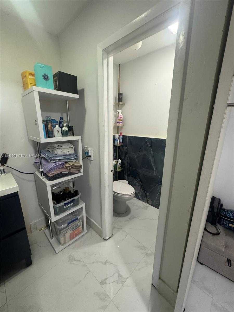 Small Image of 19321 NORTH WEST 83RD AVE, Hialeah Number 16