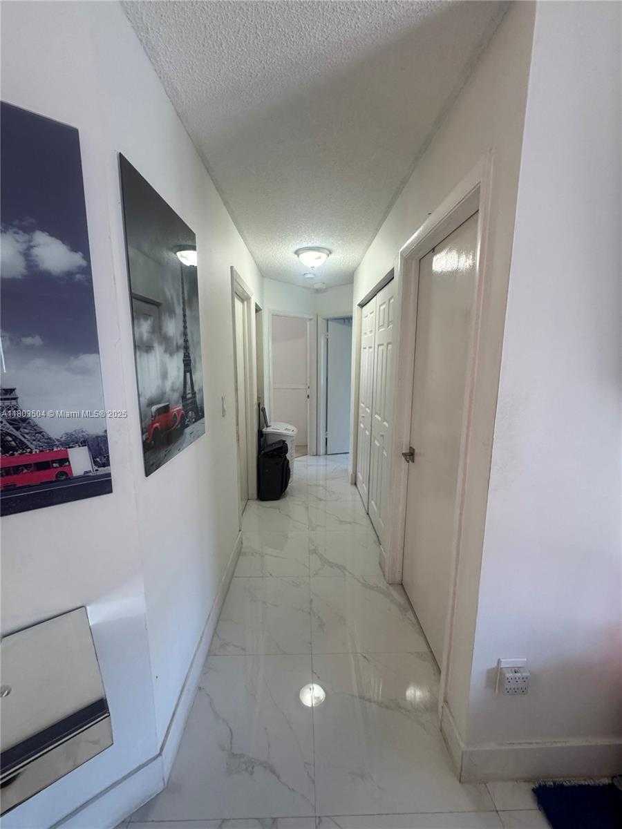Small Image of 19321 NORTH WEST 83RD AVE, Hialeah Number 17