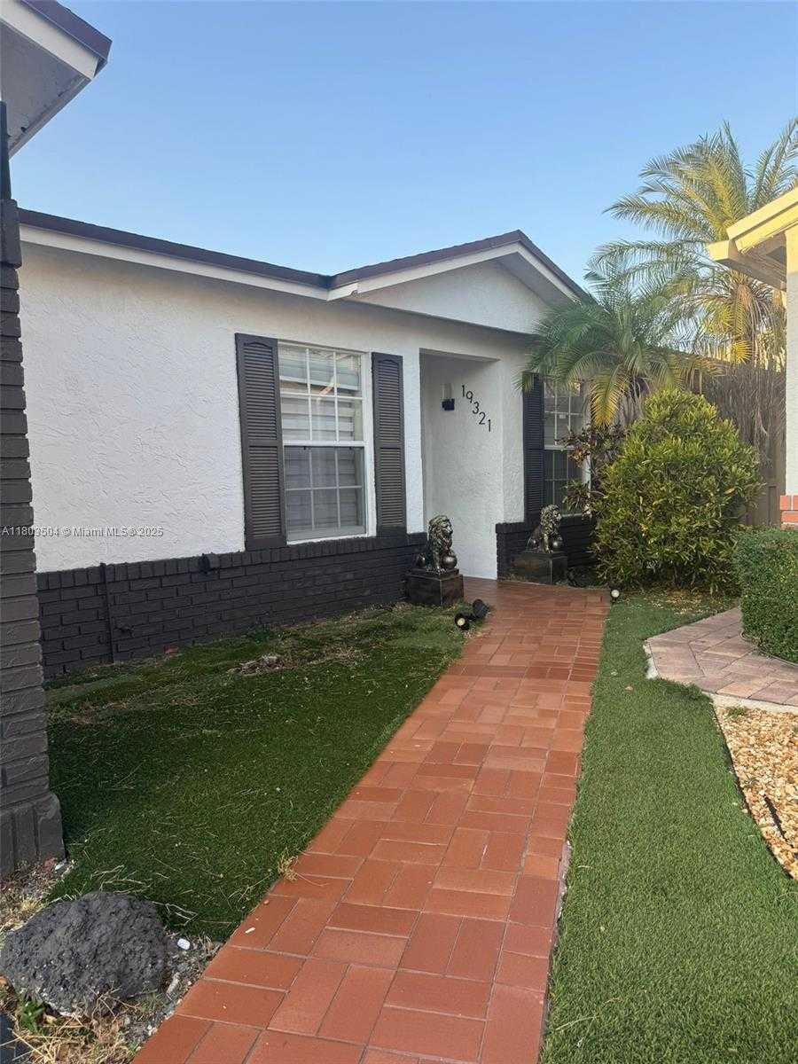 Small Image of 19321 NORTH WEST 83RD AVE, Hialeah Number 2