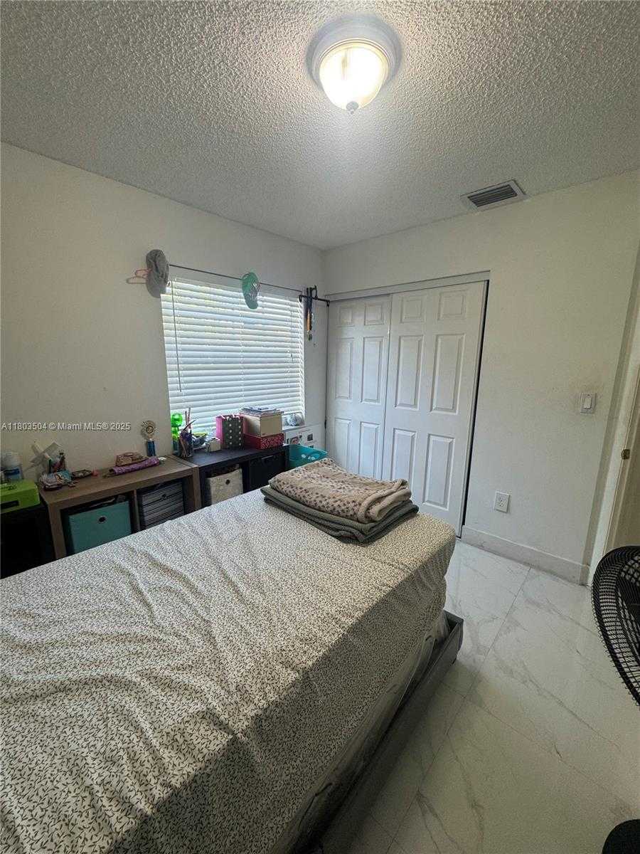 Small Image of 19321 NORTH WEST 83RD AVE, Hialeah Number 23