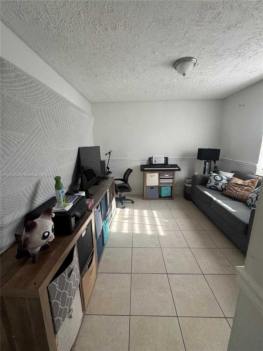 Small Image of 19321 NORTH WEST 83RD AVE, Hialeah Number 24