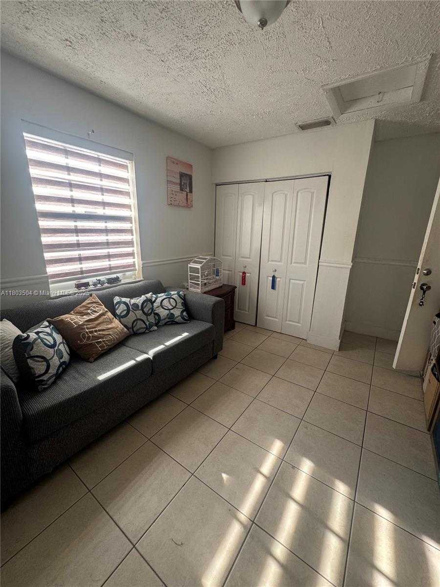 Small Image of 19321 NORTH WEST 83RD AVE, Hialeah Number 25