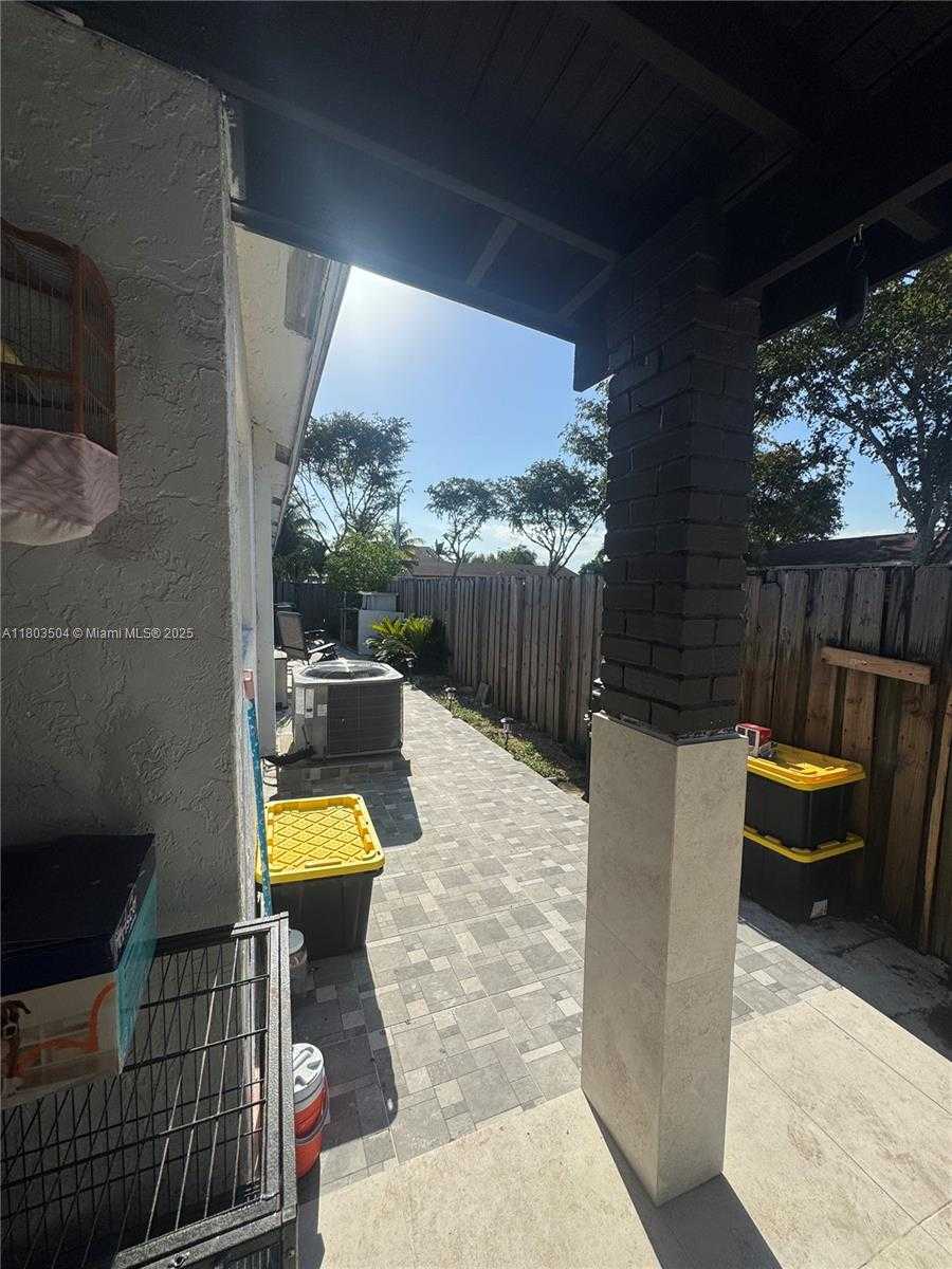 Small Image of 19321 NORTH WEST 83RD AVE, Hialeah Number 27