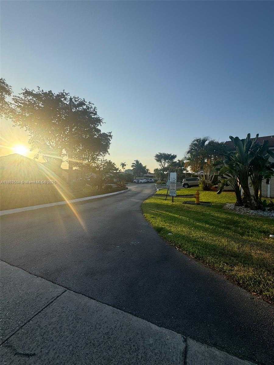 Small Image of 19321 NORTH WEST 83RD AVE, Hialeah Number 7