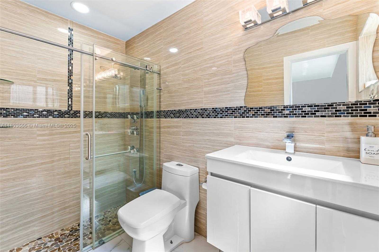 Small Image of 7601 HARBOUR BLVD, Miramar Number 12