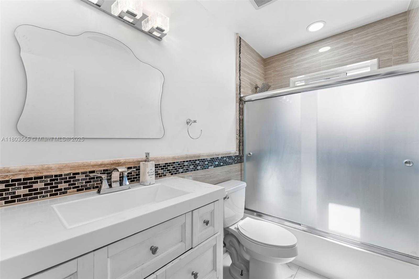 Small Image of 7601 HARBOUR BLVD, Miramar Number 13