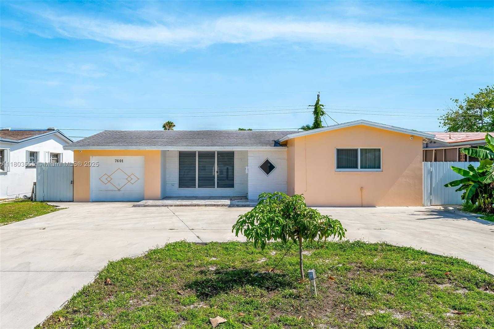 Small Image of 7601 HARBOUR BLVD, Miramar Number 2