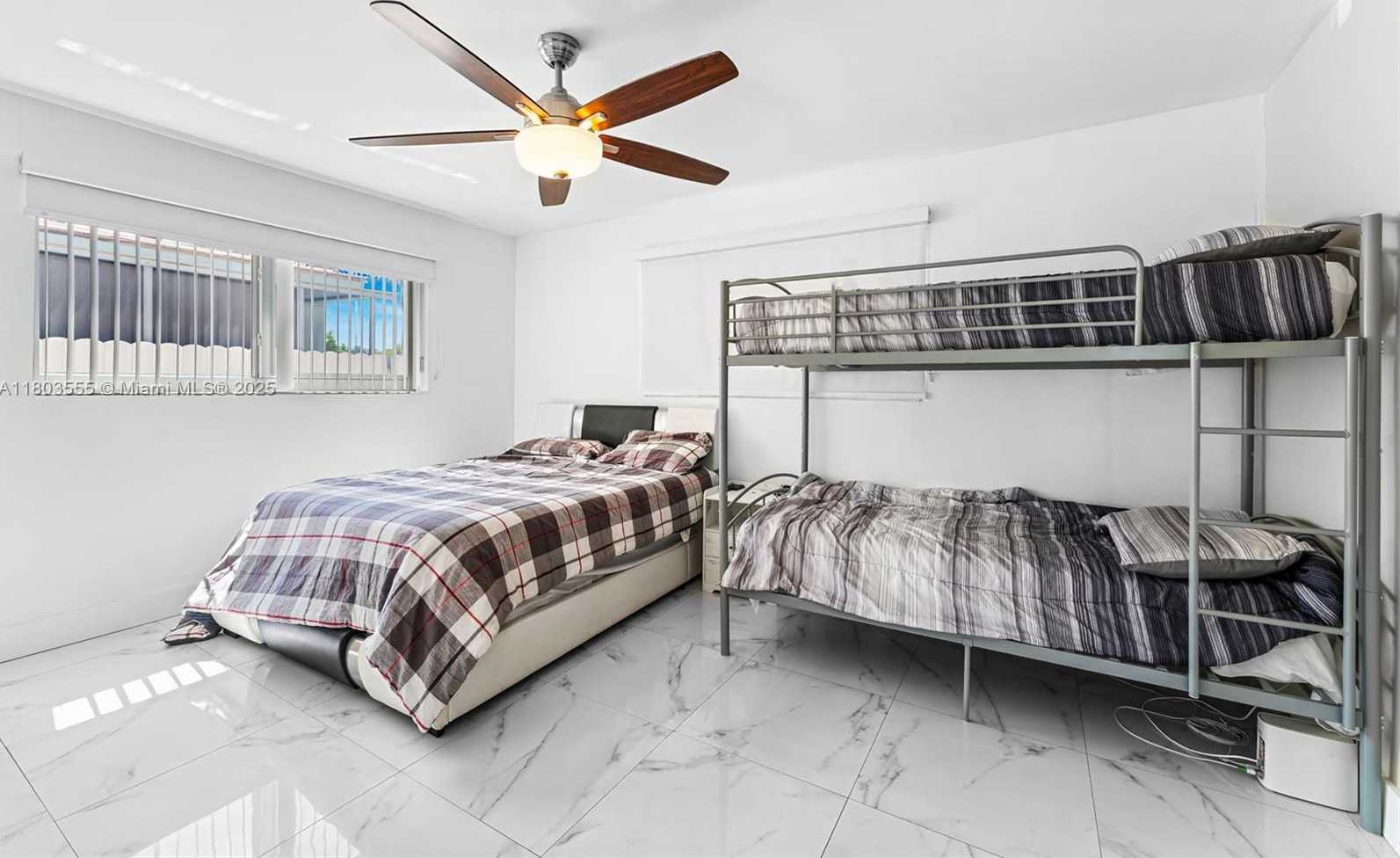 Small Image of 7601 HARBOUR BLVD, Miramar Number 20