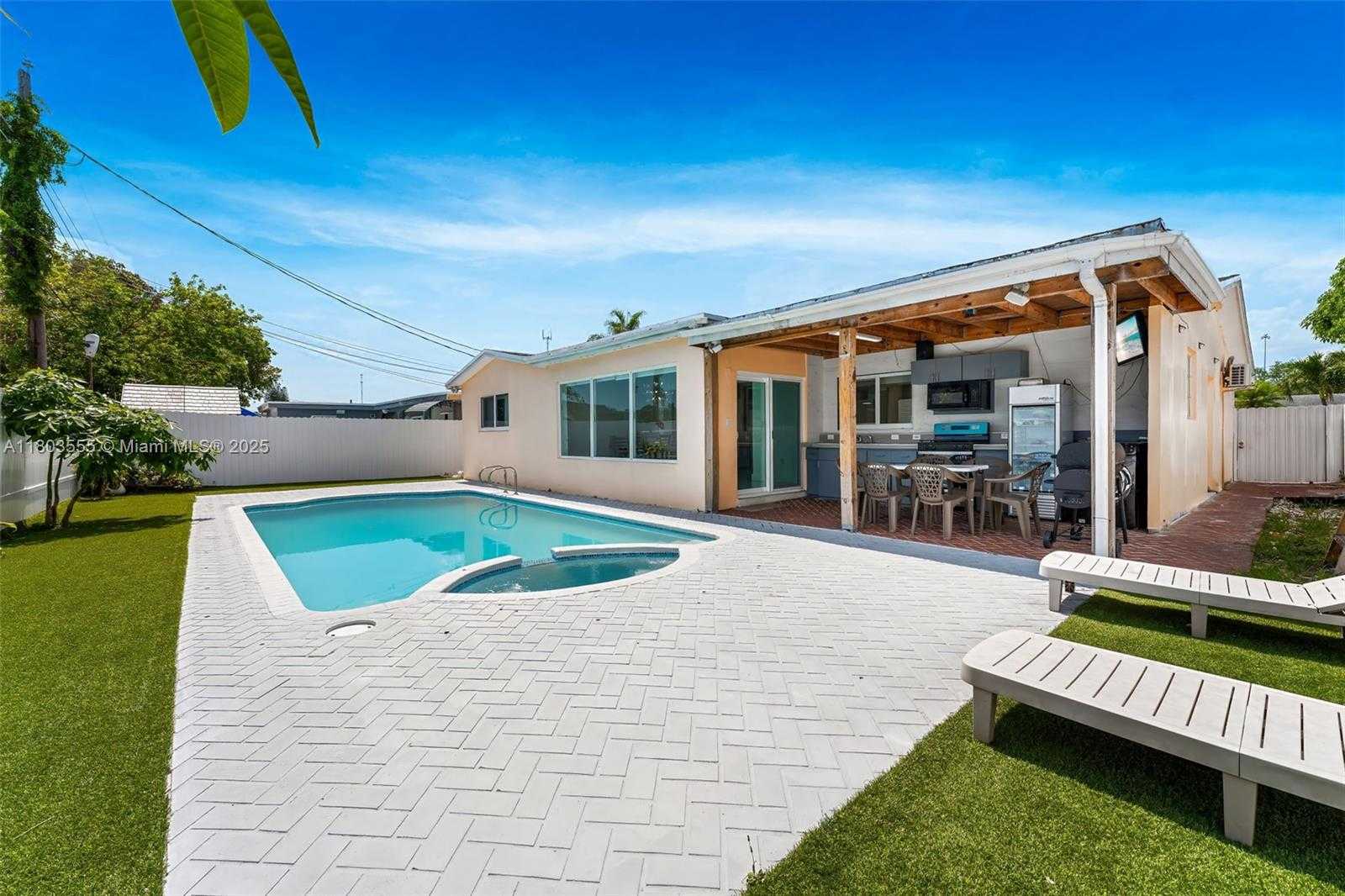 Small Image of 7601 HARBOUR BLVD, Miramar Number 23
