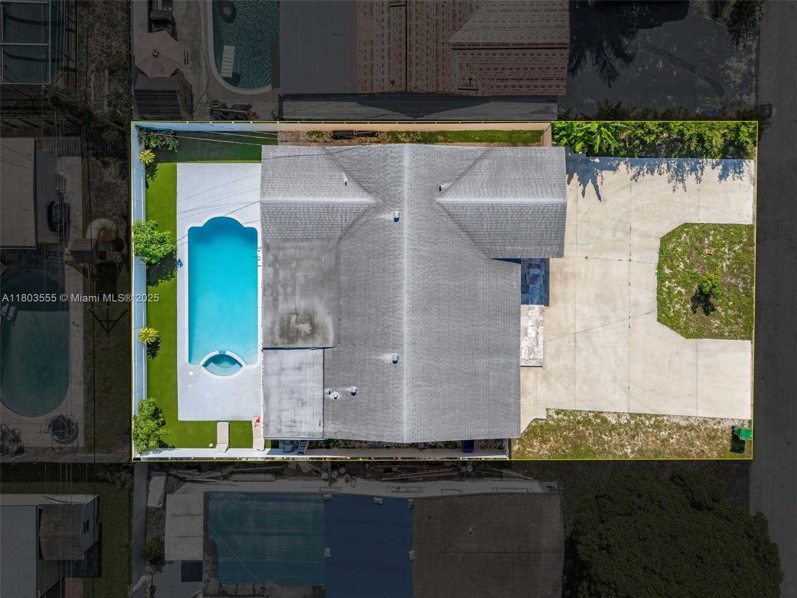 Small Image of 7601 HARBOUR BLVD, Miramar Number 3