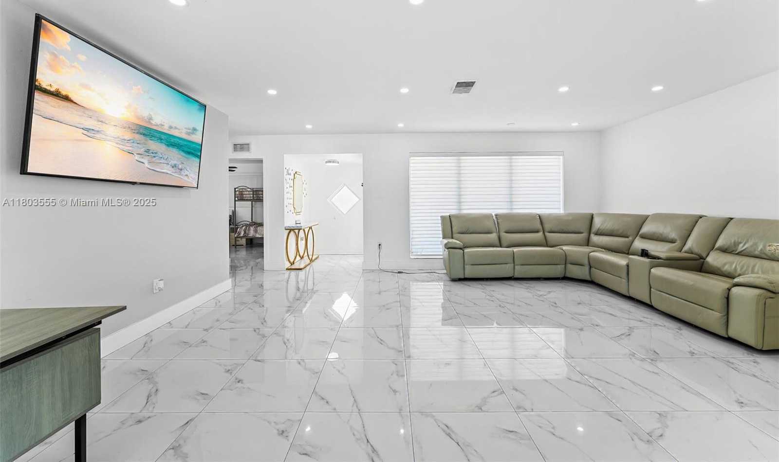 Small Image of 7601 HARBOUR BLVD, Miramar Number 5