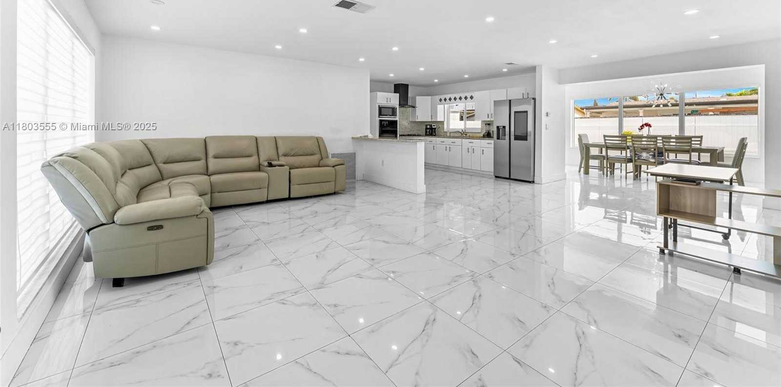 Small Image of 7601 HARBOUR BLVD, Miramar Number 6