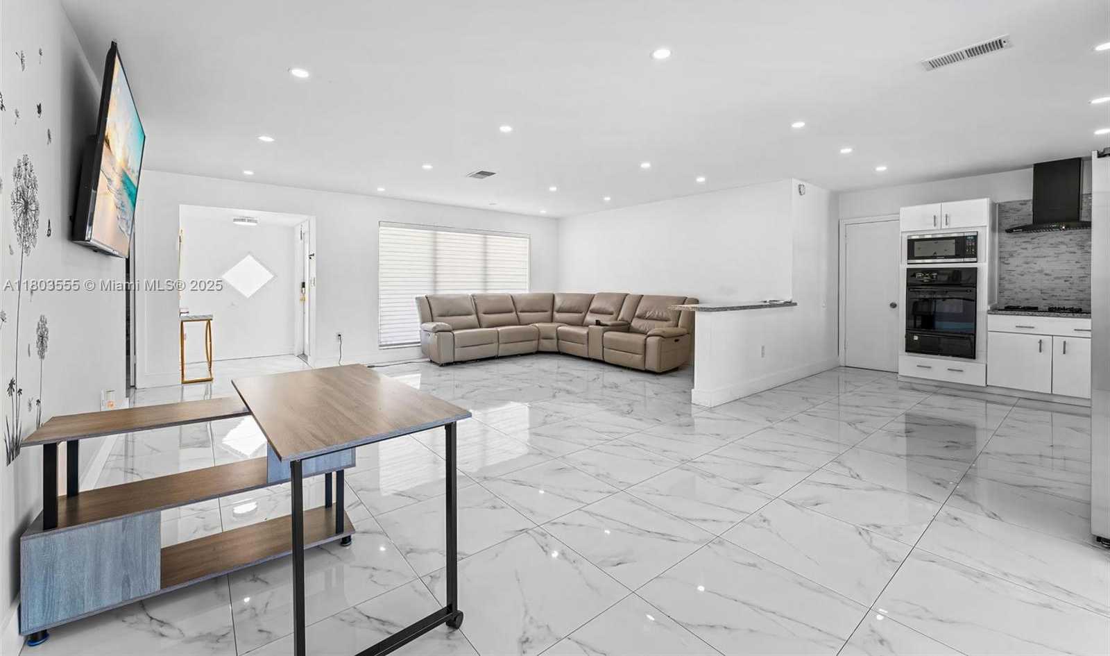Small Image of 7601 HARBOUR BLVD, Miramar Number 7