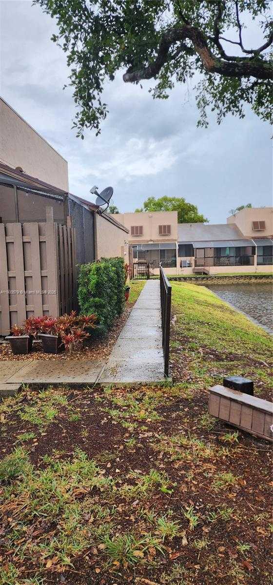 Small Image of 12305 NORTH WEST 11TH CT, Pembroke Pines Number 7