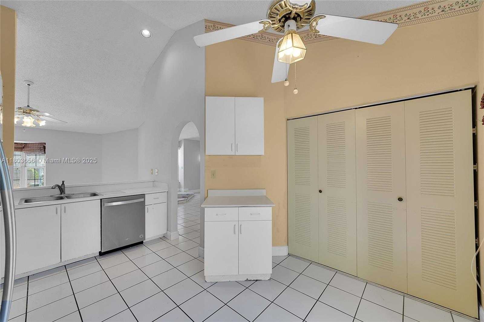 Small Image of 9828 SOUTH WEST 58TH CT, Cooper City Number 25
