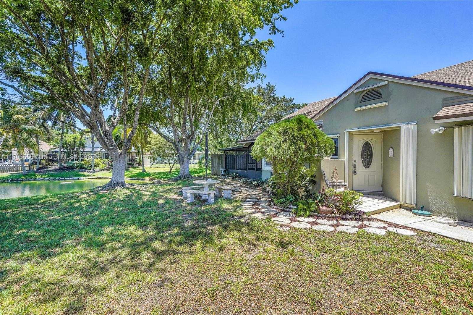 Small Image of 9828 SOUTH WEST 58TH CT, Cooper City Number 3
