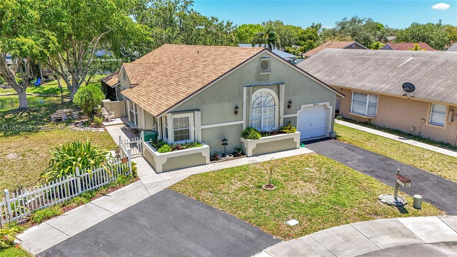 Small Image of 9828 SOUTH WEST 58TH CT, Cooper City Number 47