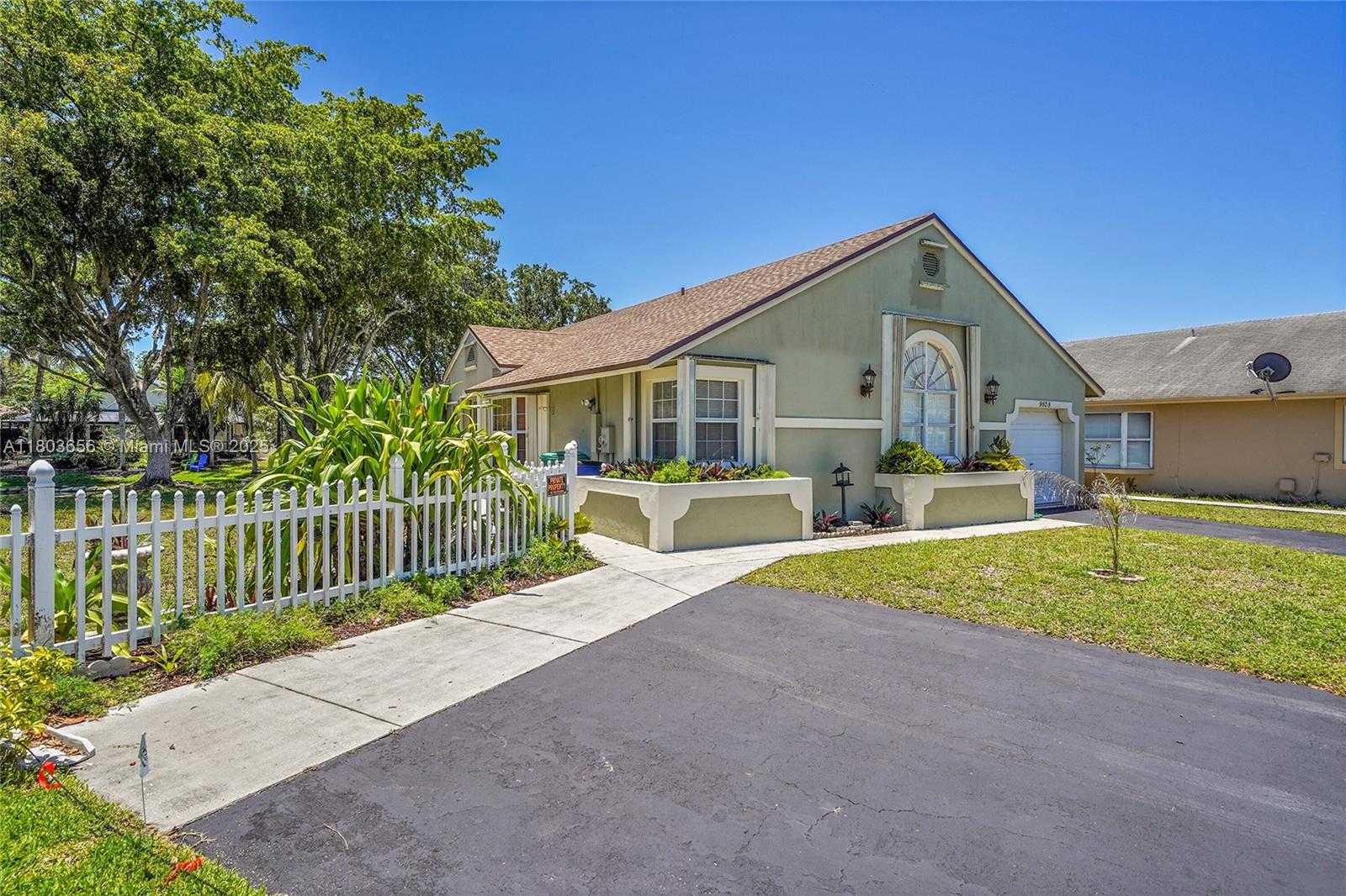 Small Image of 9828 SOUTH WEST 58TH CT, Cooper City Number 5