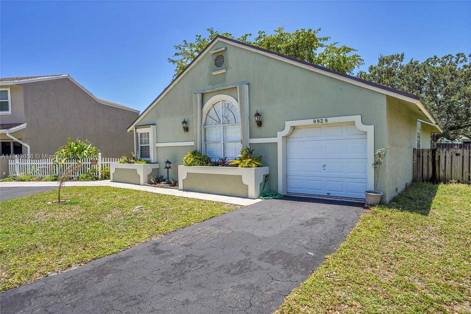 Small Image of 9828 SOUTH WEST 58TH CT, Cooper City Number 58