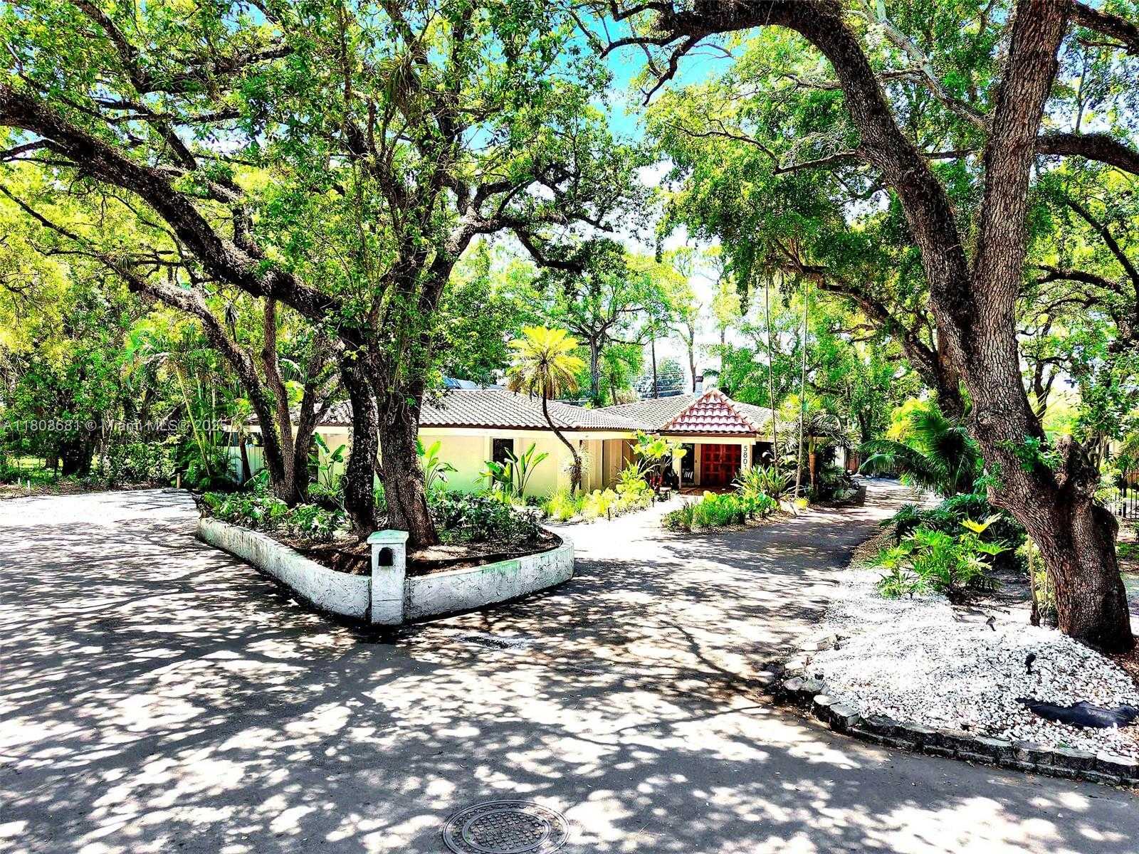 Small Image of 5801 SOUTH WEST 37TH TERRACE, Fort Lauderdale Number 2