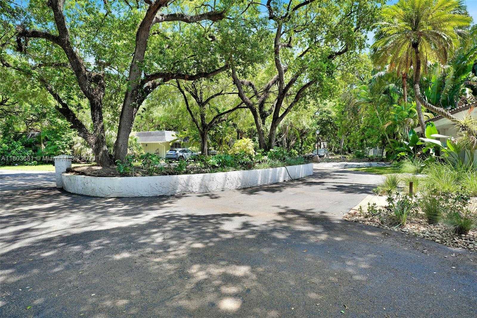 Small Image of 5801 SOUTH WEST 37TH TERRACE, Fort Lauderdale Number 3