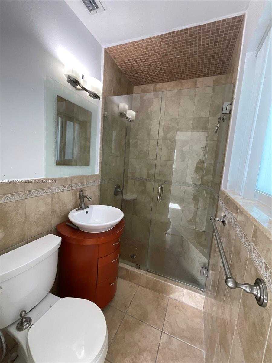 Small Image of 8851 BYRON AVE, Surfside Number 14