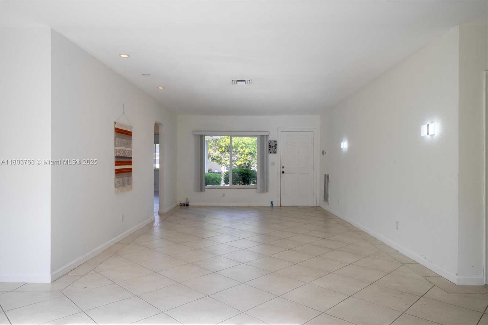 Small Image of 8851 BYRON AVE, Surfside Number 27