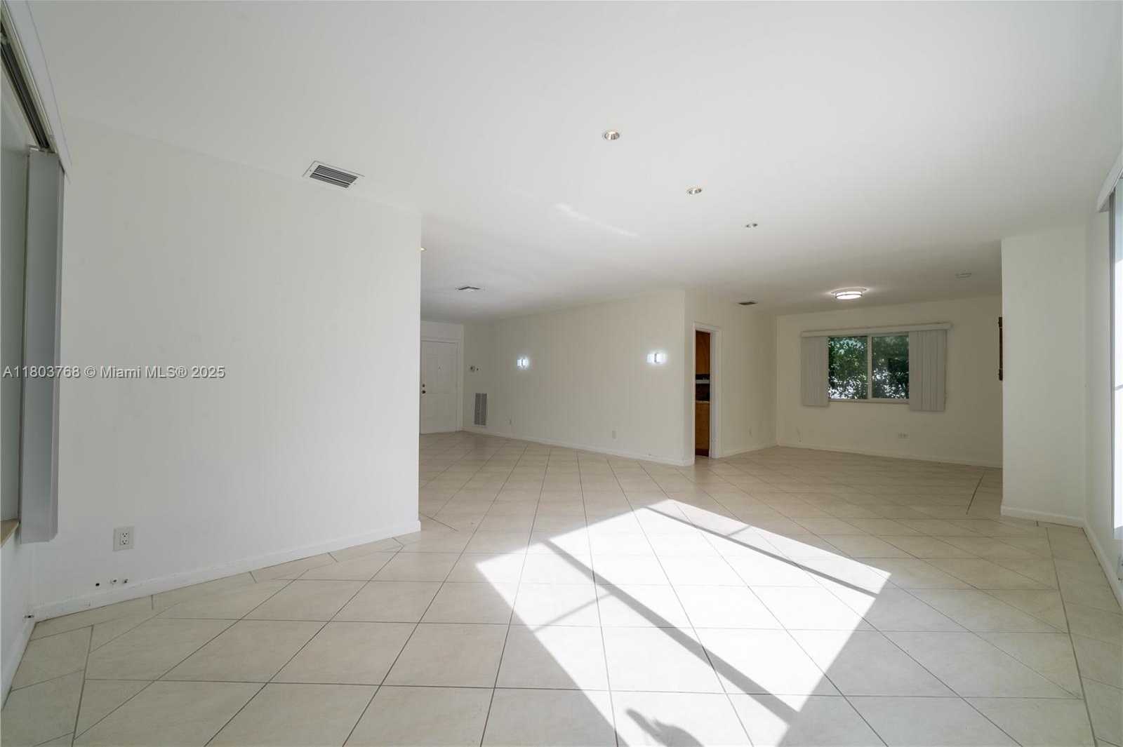 Small Image of 8851 BYRON AVE, Surfside Number 28