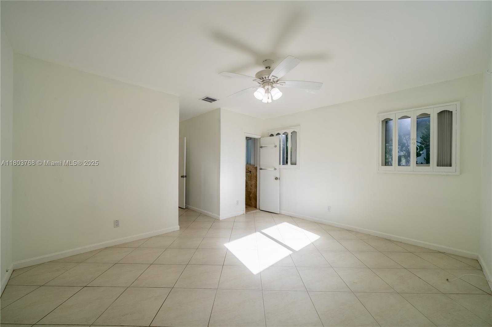 Small Image of 8851 BYRON AVE, Surfside Number 32